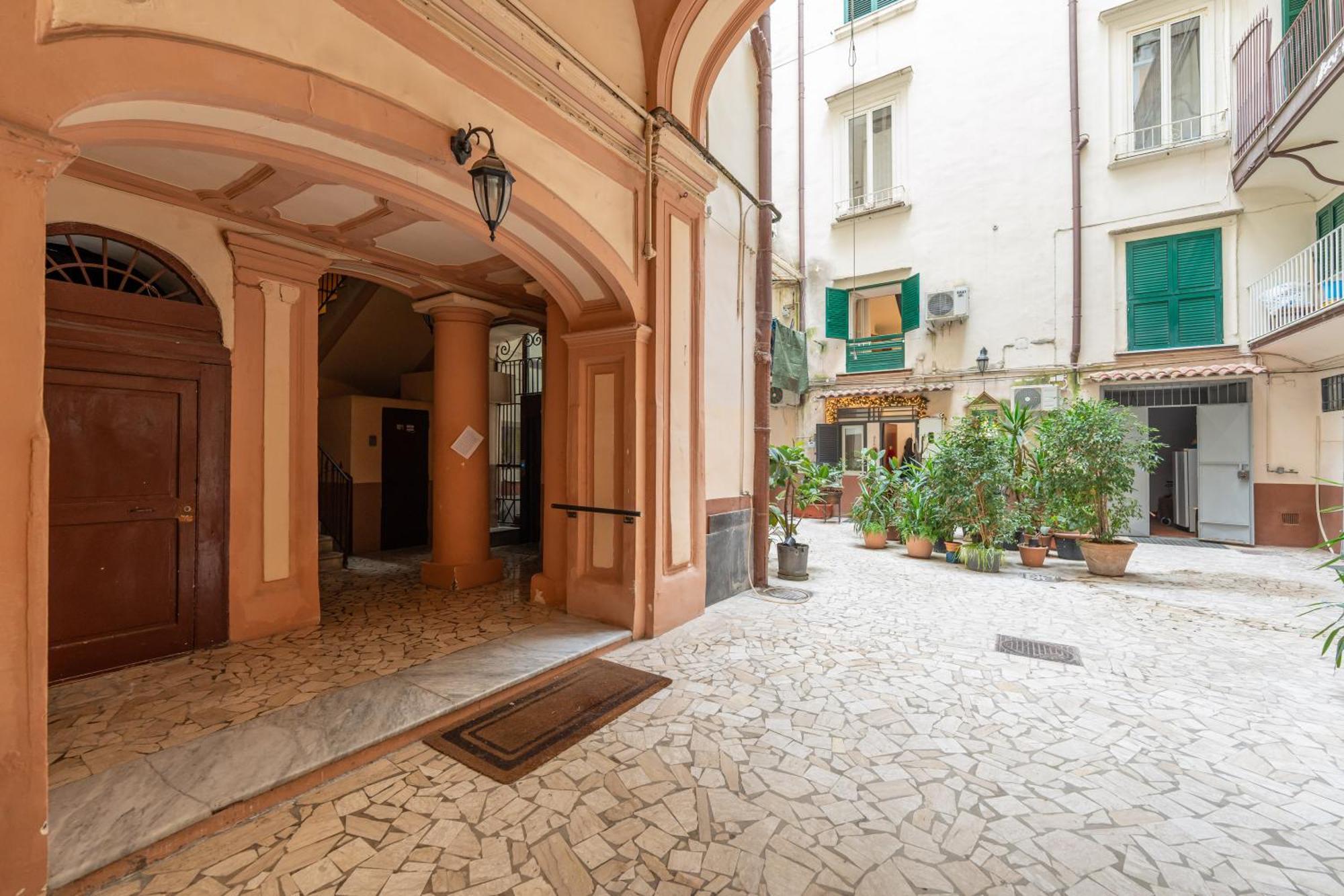 Hotel Dimora 5 Santi à Naples Extérieur photo